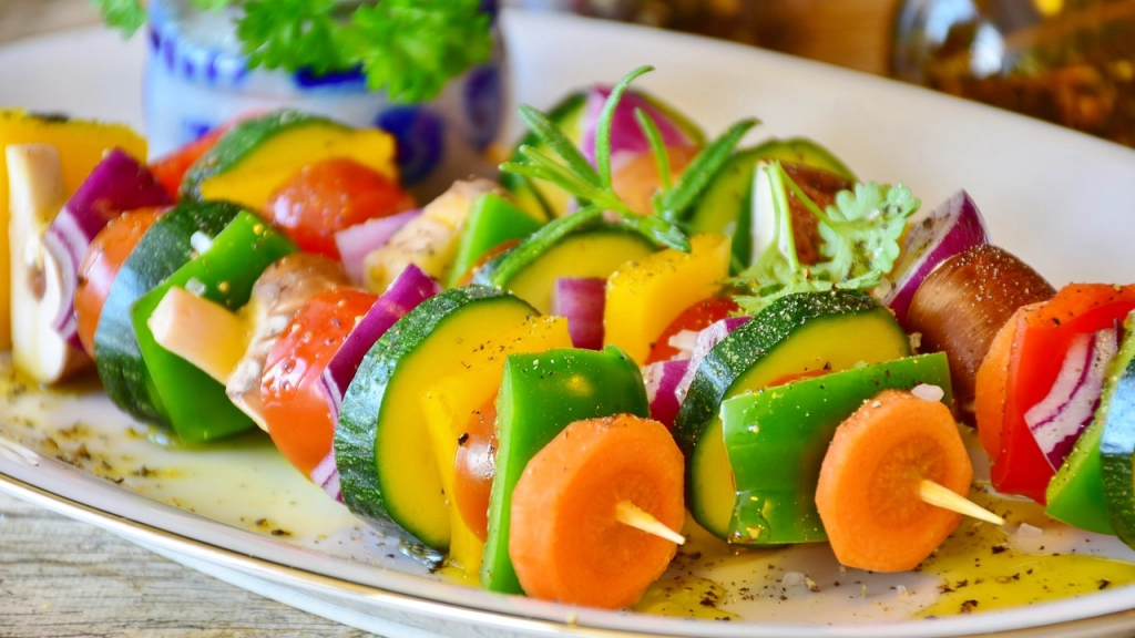 brocheta de verduras, pimenton, tomate, Pixabay