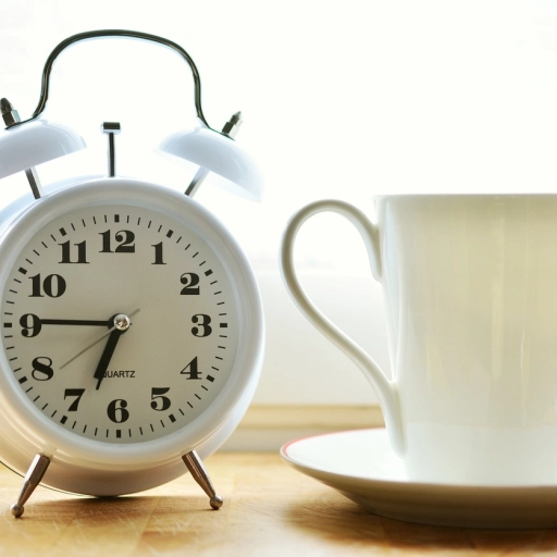 reloj despertador, taza, mañana ,Pixabay