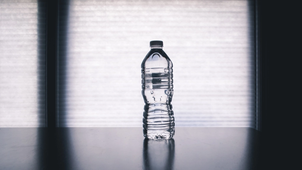 La importancia de la hidratación para el bienestar físico, Foto de Steve Johnson en Unsplash