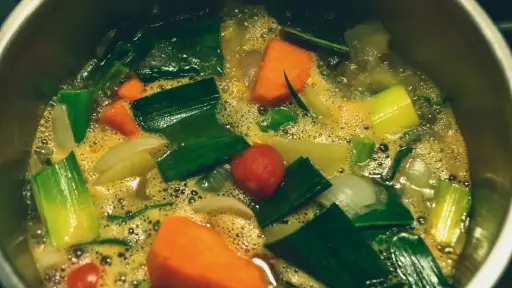 Sopa de verdura ,Foto de Jametlene Reskp en Unsplash