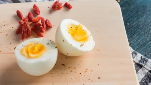 ¡Huevo duro: Una bomba de nutrientes para tu día!