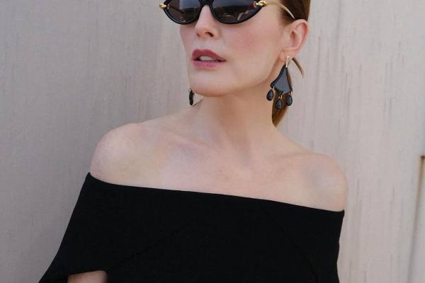 Julianne Moore revela los secretos de su juventud a los 64 años: tres alimentos clave y una bebida matutina que transforman su vida diaria