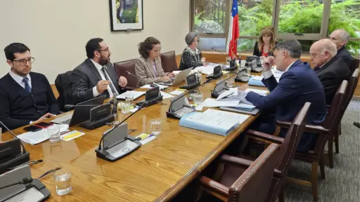 Senadores dan luz verde a reforma del sistema de salud, pero surgen cuestionamientos clave para su implementación