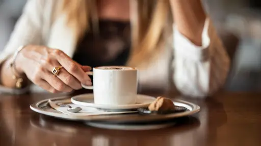 El consumo de café y té podría ser clave en la lucha contra la demencia, revela un estudio innovador