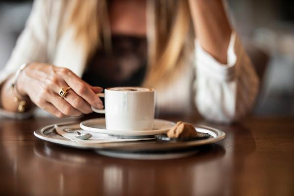 El consumo de café y té podría ser clave en la lucha contra la demencia, revela un estudio innovador
