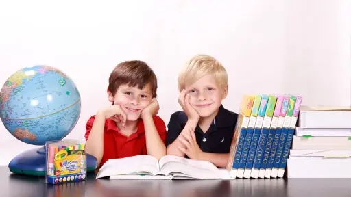 niños, contento, sentado, estudiantes ,Pixabay