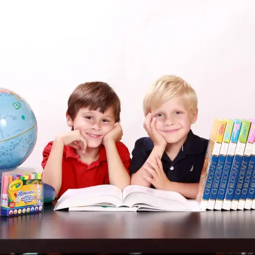 niños, contento, sentado, estudiantes ,Pixabay