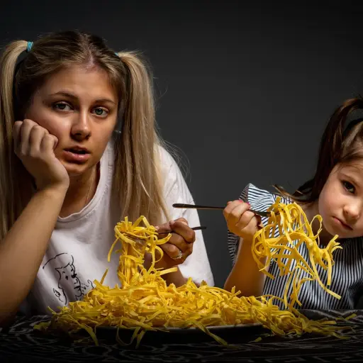 madre, hija, comiendo ,Pixabay